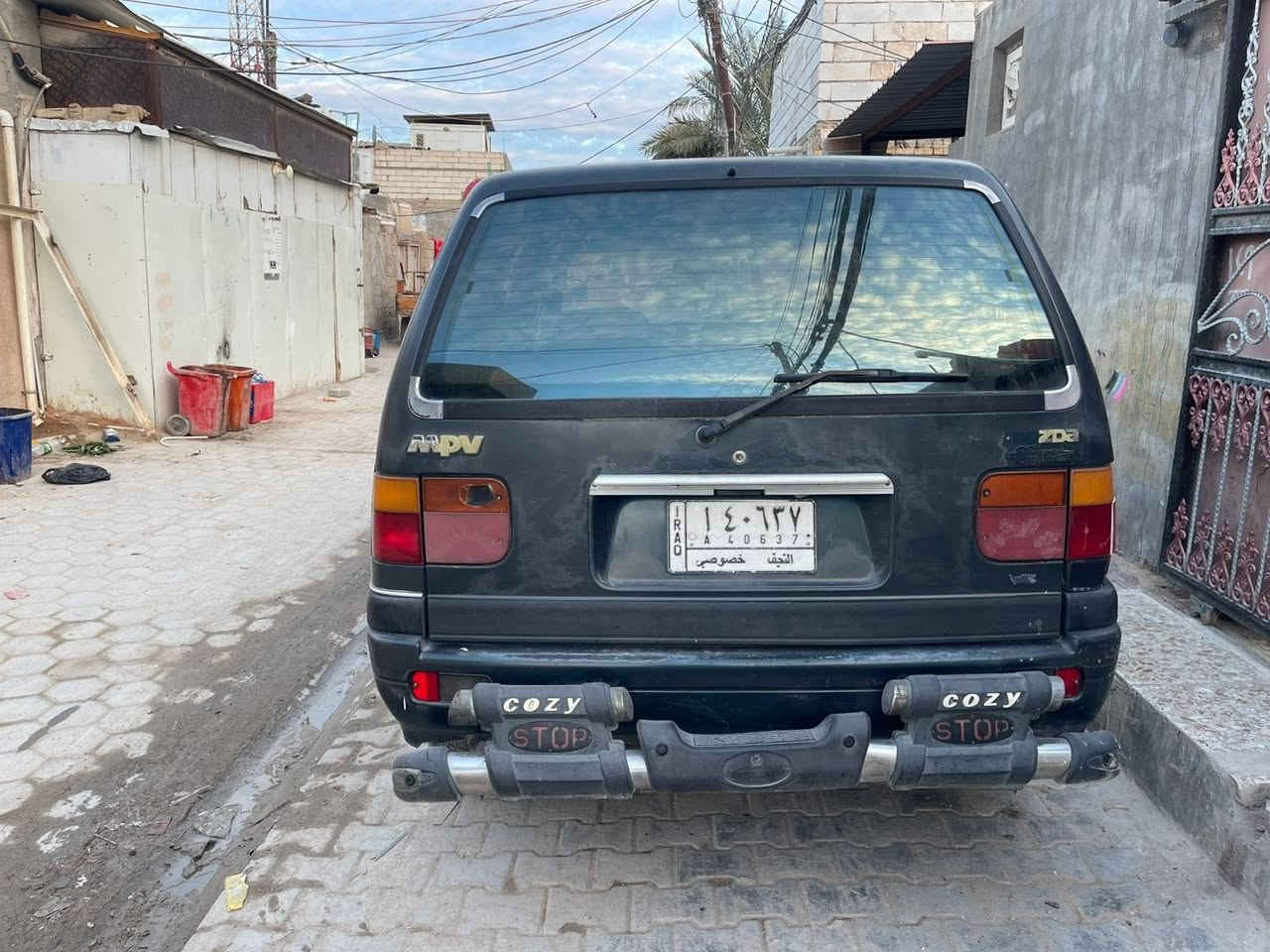 السلام عليكم للبيع السياره مازده موديل 1996السياره مكفوله مكينه وكير وحداديه بيه مكينه وكير رأس الثور 
مكينه وكير جدد مكان السياره نجف الاشرف 
السعر 35وبيه مجال خابر وتدلل ***********
