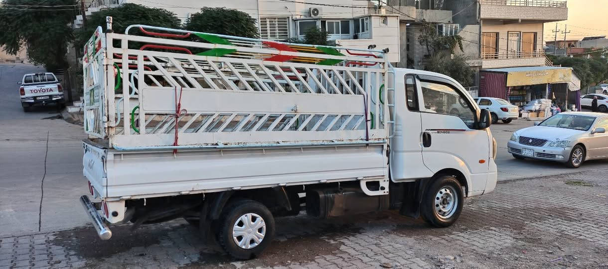 سەرەتابەناوی خوا 
کیا بیلاد 2009
سعری 60گەڵا 
3000 سۆپەر مەکینە ڕەش
بریکی بەسراوە
کارەبای بەسراوە 
ناو بودی بەسراوە 
دەق
عمی بەسراوە 
چەم چەی جەلال حەداد
6تایەی لوک 
دەبڵ سپێری لە گەڵە
***********
***********
