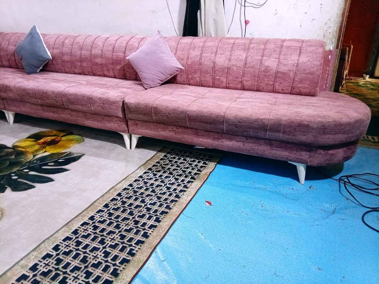 ديوان للبيع تزكام تركي مودرن كلش نضيف اخو الجديد اي ضرر مابي 11مقعد السعر 250 العنوان كربلاء بدايد الامن الداخلي يوجد توصيل داخل كربلاء الستفسار ***********
