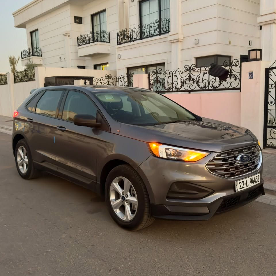 FORD EDGE SE 2022 AWD
المحرك: 4 سلندر EcoBoost 20 توربو.
نيظام الدفع: AWD 
​الشاشة الترفيهية: شاشة عمودية تعمل بنظام SYNC 4A.
​الاتصال: دعم لاسلكي لنظامي Apple CarPlay و Android Auto.
​المقاعد: قماشية مريحة
​نظام التحذير من التصادم الأمامي مع الفرملة التلقائية في الطوارئ.
​نظام الحفاظ على المسار والتحذير عند الخروج منه.
​نظام مراقبة النقطة العمياء (BLIS) والتنبيه لحركة المرور الخلفية.
​كاميرا رؤية خلفية وحساسات ركن خلفية.
​الإضاءة: مصابيح أمامية وخلفية تعمل بتقنية LED.
​المرايا: مرايا جانبية كهربائية .
سيارة بدون صبغ بها جاملغ سائق مبدل بلادي و شبر بارد بالنبيد سيارة رقم اربيل . سيارة موجودة في أربيل. 
سعر 155 

رقم موبايل ***********
