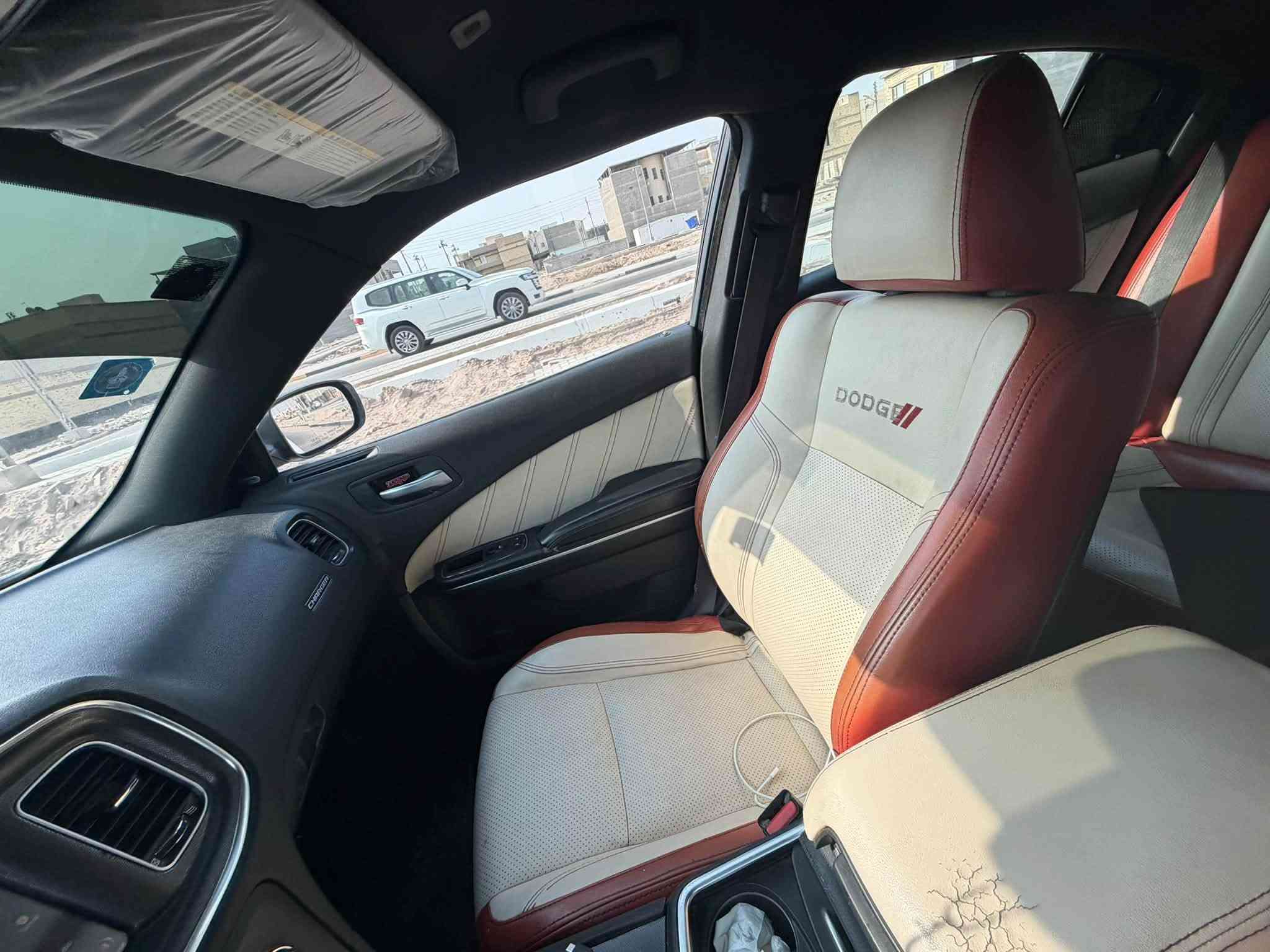 تشارجر SXT • ٢٠١٨ • شاشة كبيرة