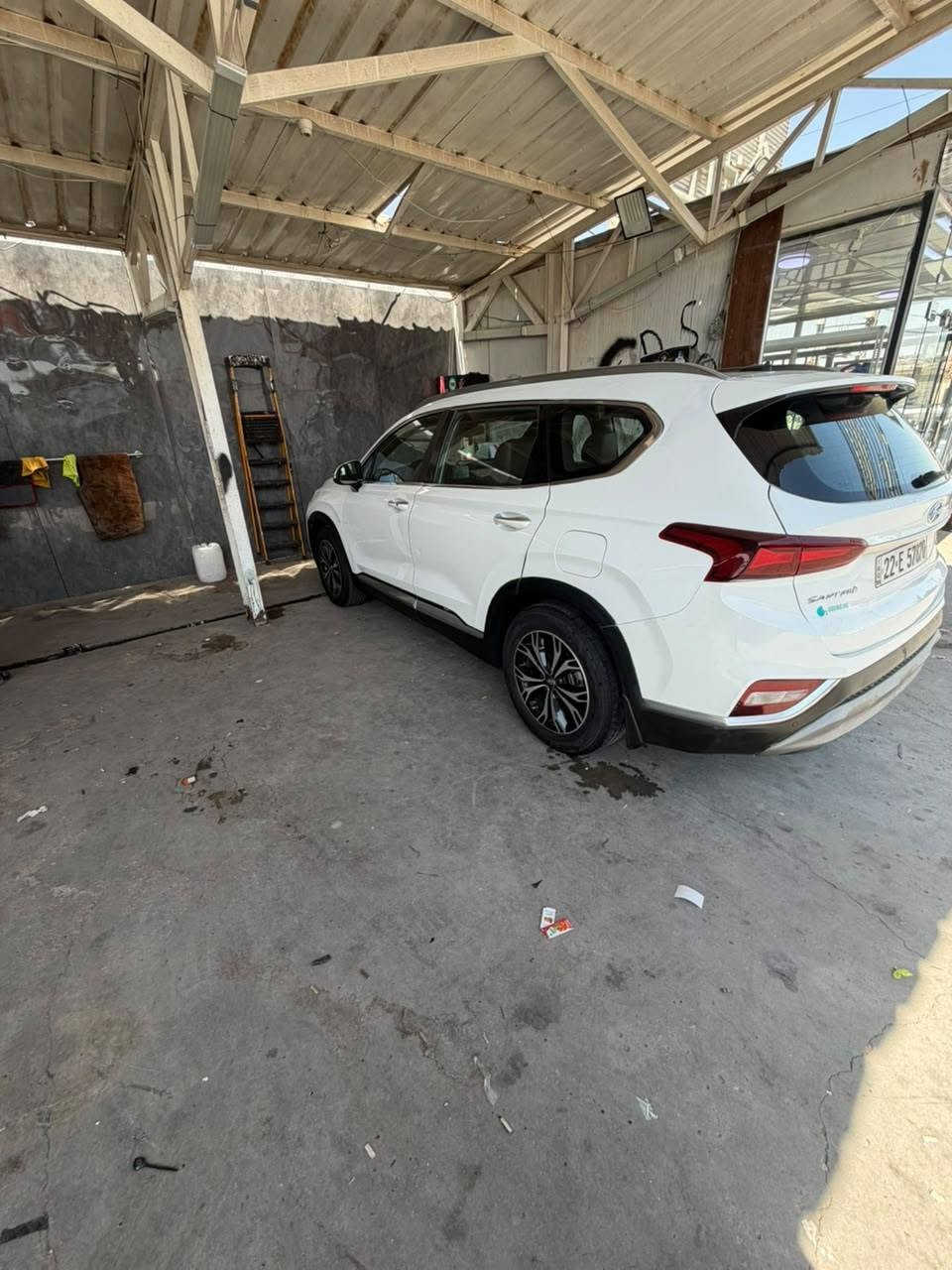 هيونداي سنتافي موديل 2019 خليجي فول مواصفات واحد على  واحد 6سلندر سبعة راكب تبريد 3قطع السيارة مكينه كير حدادة تبريد كله جديد السيارة بيهة ضربه بالمدكر الخلفي الي ورة العبري مكفوله لغود وشواصي وبيهة صبغ  يعني البدي مامكفول شوف العين رقم اربيل سنويه جديدة ورقم جديد راعيهة محولهة بأسمه هنا بالبصرة تريد وكالة تريد تحويل حاضر السعر (160) الشراي يتصل ***********
