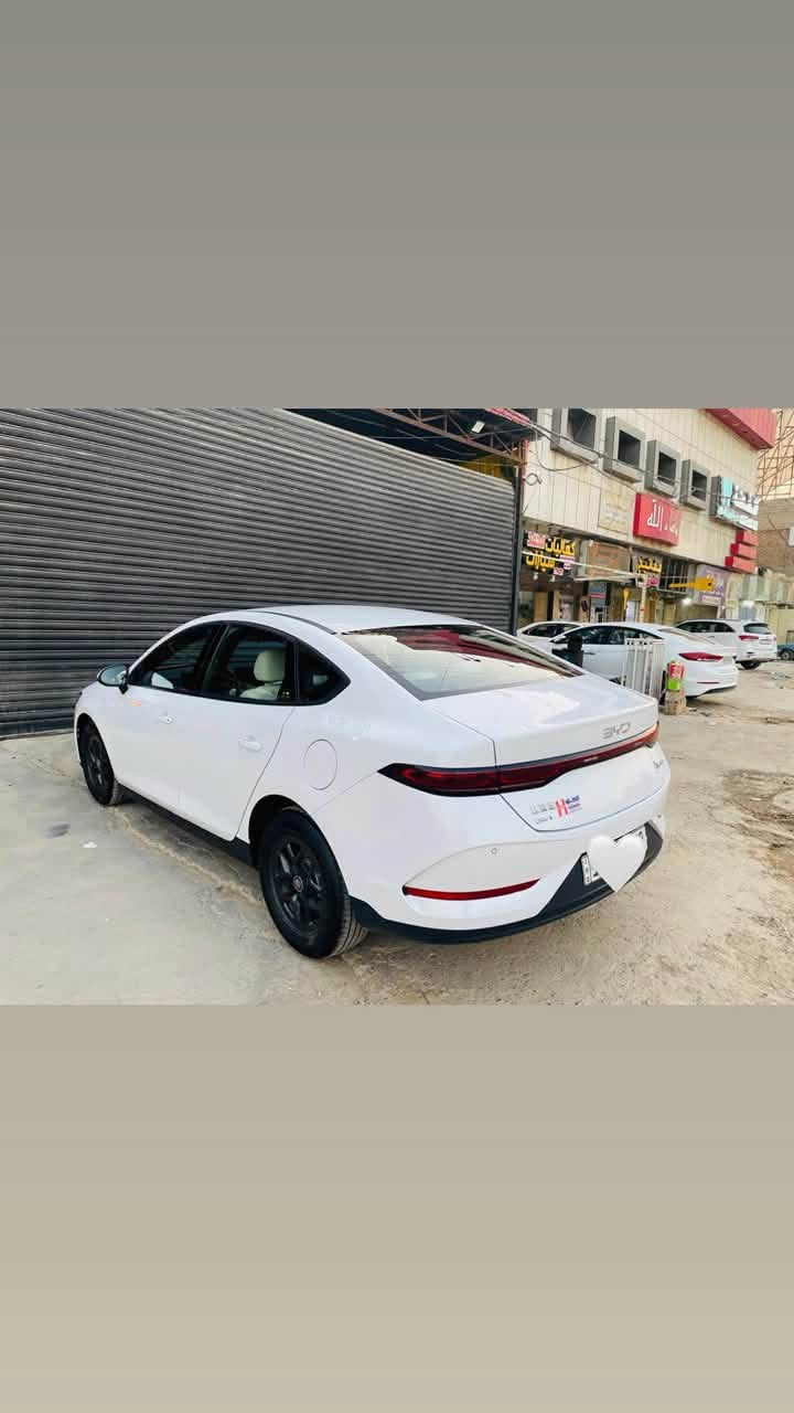السلام عليكم بي واي دي موديل 2025 ماشيه 2900 مكينه مع بطاريه رقم بغداد تحويل مباشر داخل ابيض السياره بيها رصعات فقط بدون صبغ بدون بارد 
مكاني بغداد. الدوره 
السعر 18400
الاتصال 
***********
