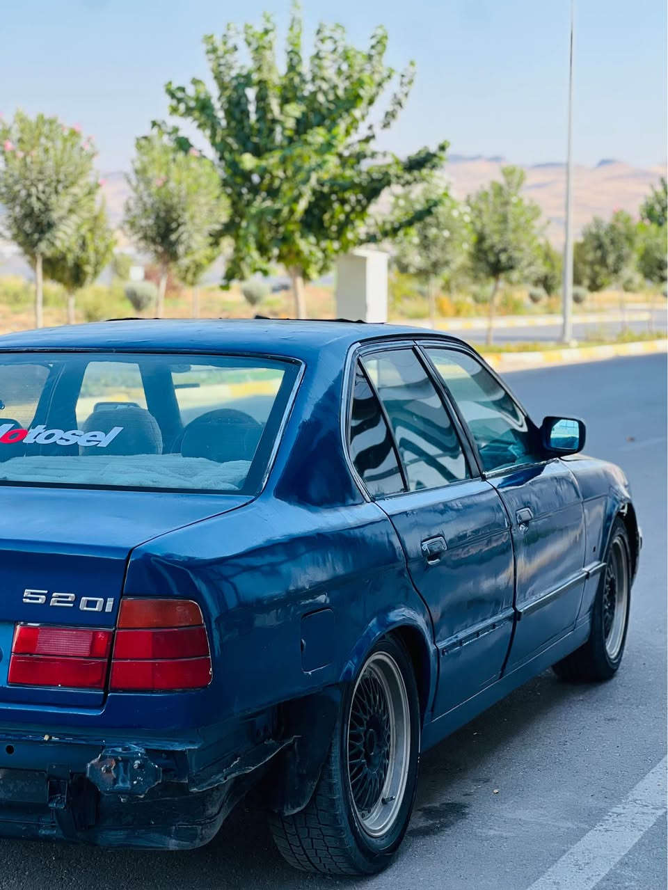 BMW 525 🖤 مۆدێل١٩٩١
گێروومەکینەی بەشەرت مەزبووت 
گێری عادییە ئاڕمی پلاستیکی سلیمانییە .
سعری ١٥ $$$$$ کەمێ معآمەلا 
تایەو ویلی سپۆڕت. 
شوێن سلیمانی 
ژم.***********
*********** السليمانية, العراق
