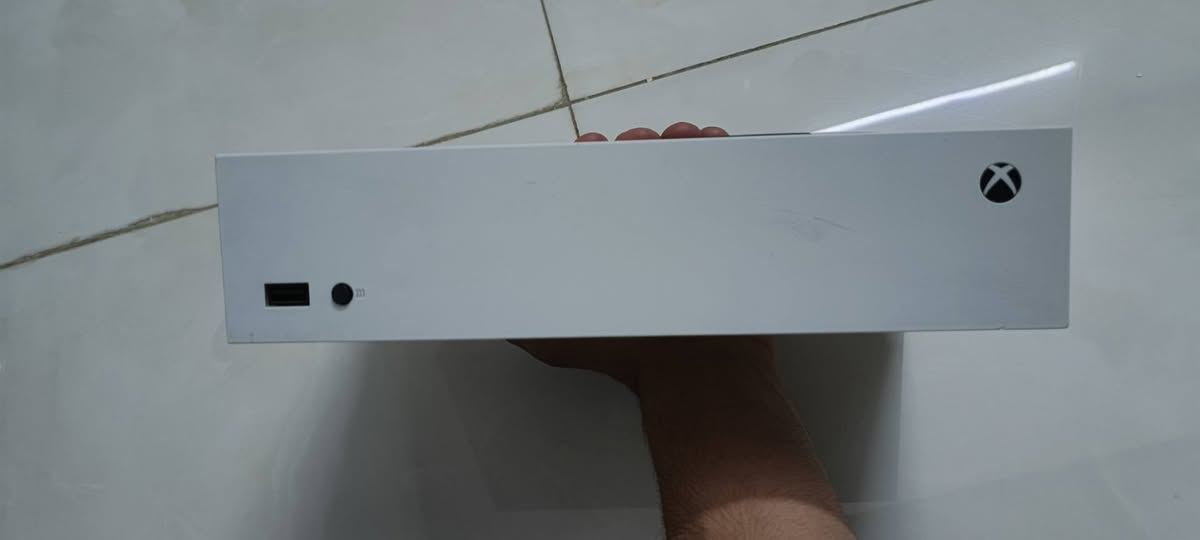 سلام عليكم
اكس بوكس سيريس اس
الجهاز موديل 23
مفتوح مبدل HDMI وكاله
جوستك واحد انطيك ويا رافع انلوك وبطارية
كامل ملحقاته الجهاز اخو الجديد وبي بس نقطتين 
سود يعني بسبيرتو تروح
سعر الجهاز ٣٦٠ الف واكو توصيل وين متريد
رقمي: ***********
@الجميع

