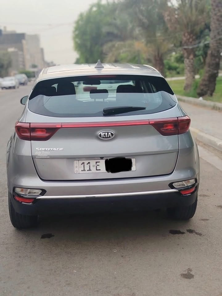 🚘 للبيع كيا سبورتج  2020 | فئة LX

✨ سيارة مرتبة ونظيفة، مناسبة للي يدور على سبورتج عملية ومواصفاتها حلوة وممشاها قليل بالنسبة لسنة الموديل.

🔹 الموديل: كيا سبورتاج LX
🔹 سنة الصنع: 2020
🔹 المحرك: 2.4 GDI — 4 سلندر
🔹 القوة: 181 حصان تقريباً
🔹 القير: أوتوماتيك 6 سرعات
🔹 الدفع: رباعي AWD
🔹 اللون: رصاصي
🔹 الممشى: 91,000 كم
🔹 شاشة
🔹 كاميرا خلفية أصلية
🔹 كشنات قماش
🔹 بدون فتحة سقف
🔹 بدون بصمة

✅ محرك 2.4
✅ دفع رباعي
✅ كاميرا خلفية أصلية
✅ ممشى 91 ألف كم
✅ سيارة عملية وعائلية

💰 السعر: 155 ورقة 💵 (15,500$)
📌 قابل للتفاوض للجادين

📍 الموقع: بغداد

📞 للتواصل والاستفسار: *********** يوجد واتساب

