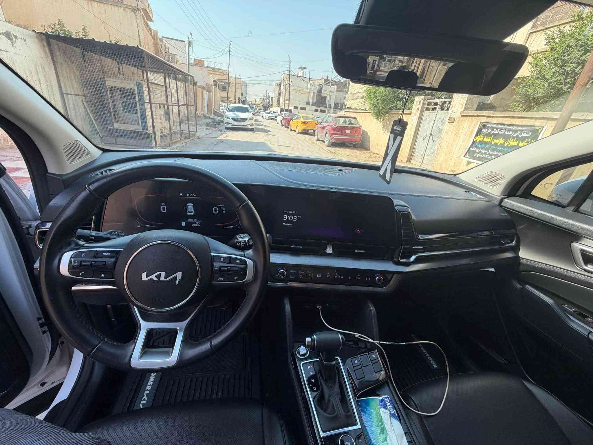 السلام عليكم 
كيا سبورتج EX2024
موصفات
شاشة كبيره 
كشنات كهرباء
كشنات جلد
هيترات بالكشنات
لايت زينون 
بصمه تشغيل وابواب 
تبريد لمس
قطعتين تبريد
درايف مود 
كاميرا
حساسات خلفيه
اوتو هولد
سايدبريك بصمه 
السياره دخول جديد باسمي حادث بارد حافة الجاملغ والبنيد
مكفوله من الصبغ والتبديل راديترات ماء وتبريد بلاد 
ماشيه 21000mil
للاستفسار الاتصال
*********** *********** حلة, بابل
