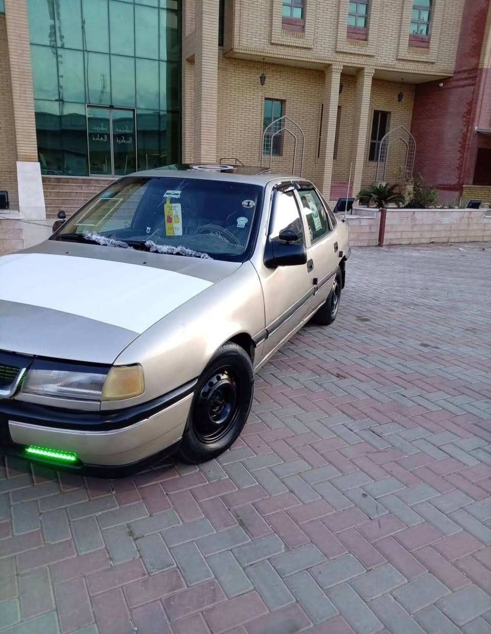 اوبل فكترا 20 للبيع كير ومحرك وصدر وتايرات كلها شرط سياره شغل واطلع للاستفسار اتصال او واتساب 
***********
