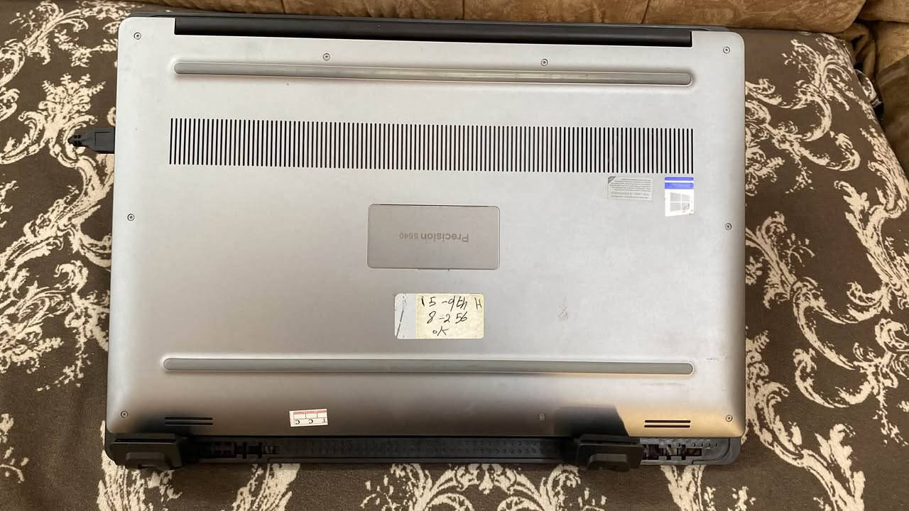 لابتوب ديل برزشن
كور i 5  الجيل 8  H  بي فيس ايدي بصمه 

حجم 15 

رام 8 

ssd 256 

تواصل وتساب فقط 

***********
