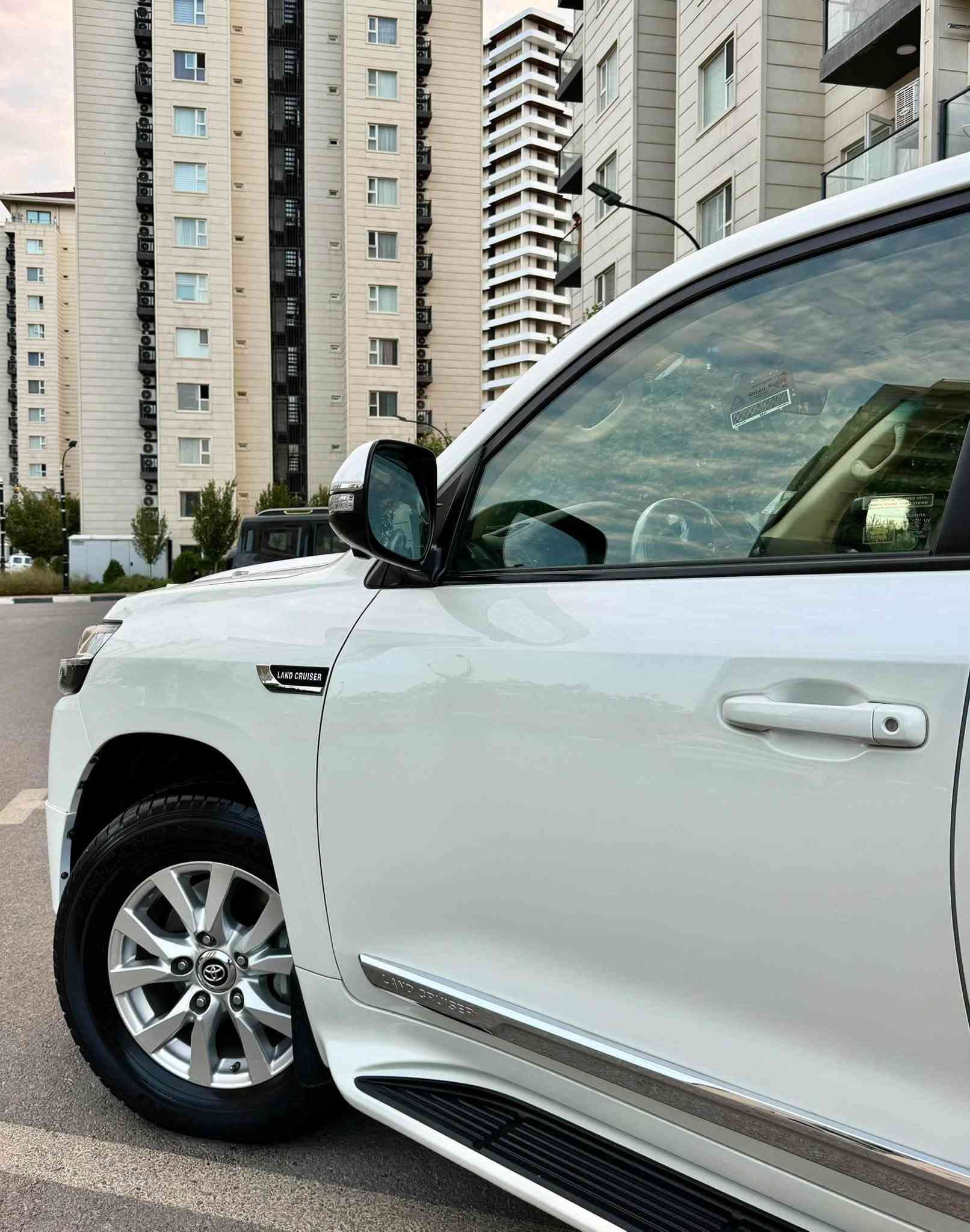 لاندكروزر • V8 ٤٫٦ • ١١٥ الف كم