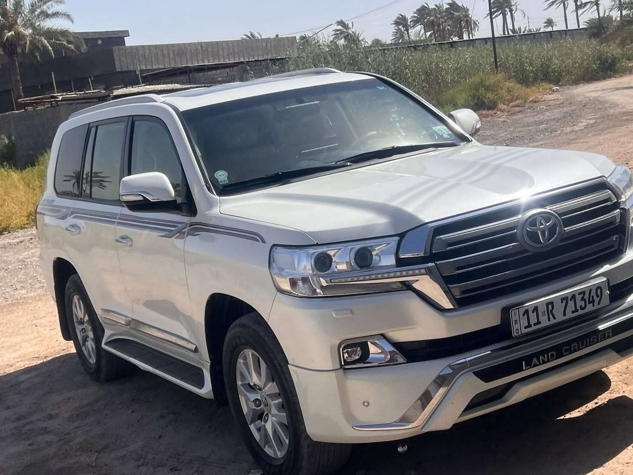 ‏🚘 للبيع | تۆیۆتا لاندکروزر 2018 | Toyota Land Cruiser 2018
‏* تويوتا لاندكروزر 2018 بريم / رقم بغداد
‏* SAS باب أول – White Edition
‏* فل كامل (1/1)
‏* محرك 4000 
‏* رادار أمامي
‏* شبك أبيض ونيكل
‏* لايت تحت الدوسة
‏* دبل ماوس
‏* شحن لاسلكي
‏* لايت أسود (Black Edition)
‏* فتحة سقف
‏* بصمة تشغيل
‏* كشاف خلفي
‏* حساسات أمامية وخلفية
‏* أوتو لايت
‏* 8 Airbags
‏* كرسيان كهرباء جلد أصلي
‏* تكاية خلفية مع حامل أكواب وقاصة (Cool Box)
‏* تشغيل عن بُعد
‏* تحكمات ستيرن
‏* مثبت سرعة (Cruise Control)
‏* شاشة كبيرة تدعم Android Auto & Apple CarPlay
‏* مرآة داخلية تعتيم أوتوماتيكي
‏* لايت زينون LED
‏* باقي مواصفات الـ White Edition الفل معروفة
‏
‏* المحرك والگير على وضع الشركة 
‏* تايرات جديدة.
‏* السيارة مكفولة والسونار مرفق
‏* الهزة والسنوية مجددات.
‏* تحويل ثاني يوم. العنوان/ الحله الحمزه الغربي
‏السعر     50000$      وبي مجال قليل
‏الاستفسار /  ***********  
اتصل مكلف بالنشر 
‏
