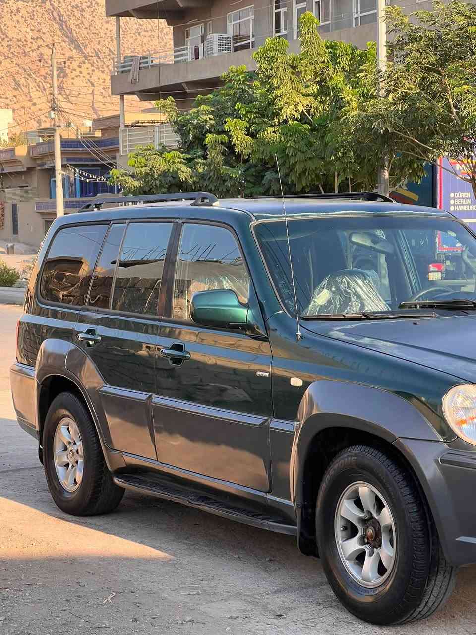 سەرتا بە ناوی خوای گەورە 
تریکان 
مۆدیل ٢٠٠٣
گێڕ و مەکینە بە شەرت 
مەکینەی بەطەی لە سەرە سفرە 
سەیارەکە سەقف و بۆنیدی بۆیاخ نیە 
٤ تایەی تازەیە 
ئاڕمی پلاستیکی سلێمانیە
تەقە و ڕەقە بە شەرت 
***********
***********
