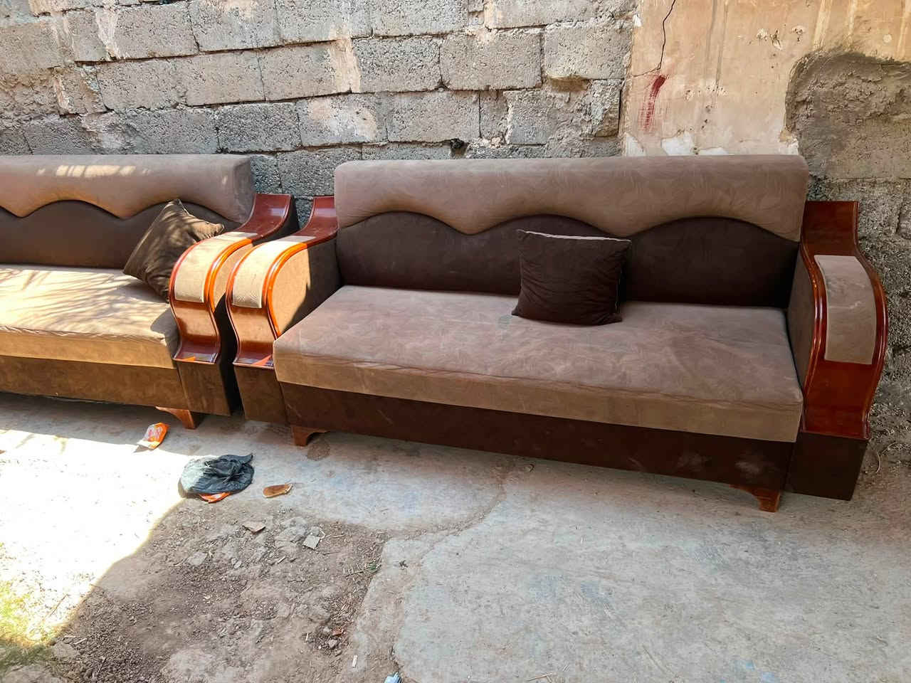 السلام عليكم تخم  خمس قطع عشرً مقاعد بعده نضيف سعره مناسب اللاتواصل ***********واتساب 
ملاحضه اشعندك اشتري
