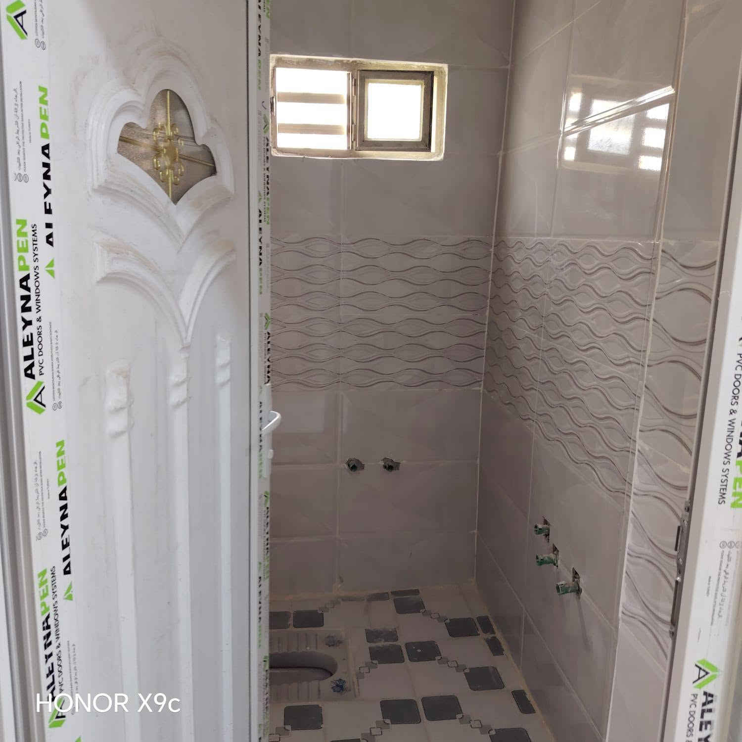 يا الله السلام عليكم 👋
يعلن مكتب الأمير للعقار شارع الصب عمود 287 
‏
‏
 بـيـت 🏡

طابـو زراعي سـند(25) مرقم ومشمول بالتمليك

مساحة البيت..100 مـتر

بناء درجة أولى أساس وسقف صب 
ارضية (كـاشي)

البيت شغل  جناي  شغل مظبوط 

يحتوي البيت على  غرفه نوم وصاله كبيره واستقبال كبيره ومطبخ وحمامات عدد 2
البيت كامل مابي اي نقص..

الخدمات ماء كهرباء اناره ليليه مدارس 🏫 اهليه +حكوميه
🛣️شارع تبليط الباب البيت 
العنوان:-شارع الصب 🛣️مقابل  قرية الغدير 

  للاستفسار 

مكتب الأمير للعقار شارع الصب عمود 287 
‏
‏للاسفسار   ***********
‏
‏***********
