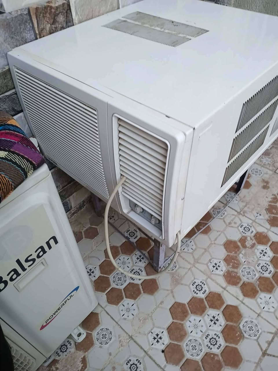 السلام عليكم مكيف يورك 2طن للبيع نظيف للاستفسار الاتصال على الرقم ***********
