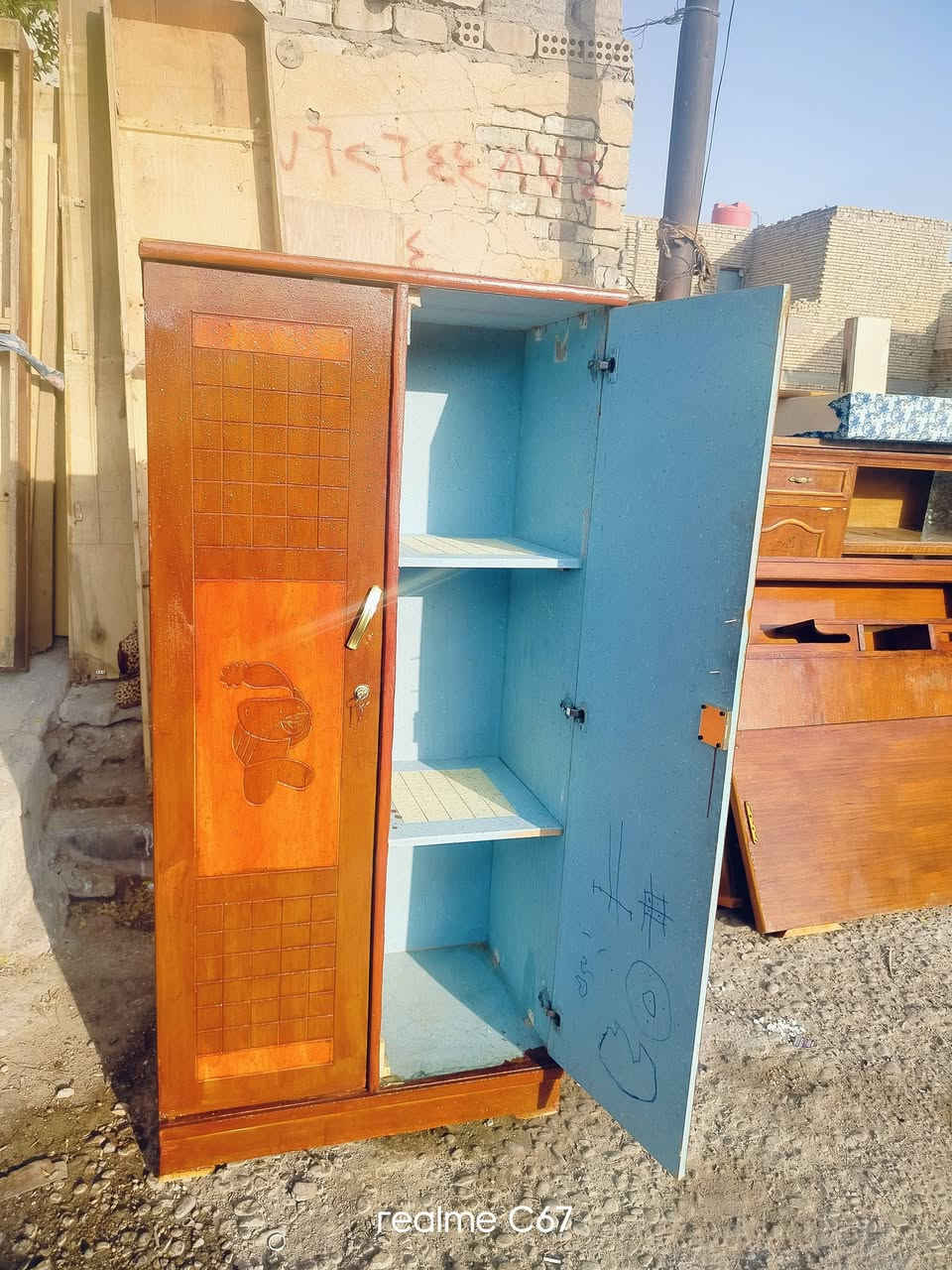 كنتور صغير الارتفاع مترو75سم//والعرض 83سم //السعر 65الف نهايته قفل//العماره حي النداء//***********

نص مكتوب في الصور:
- realme C67