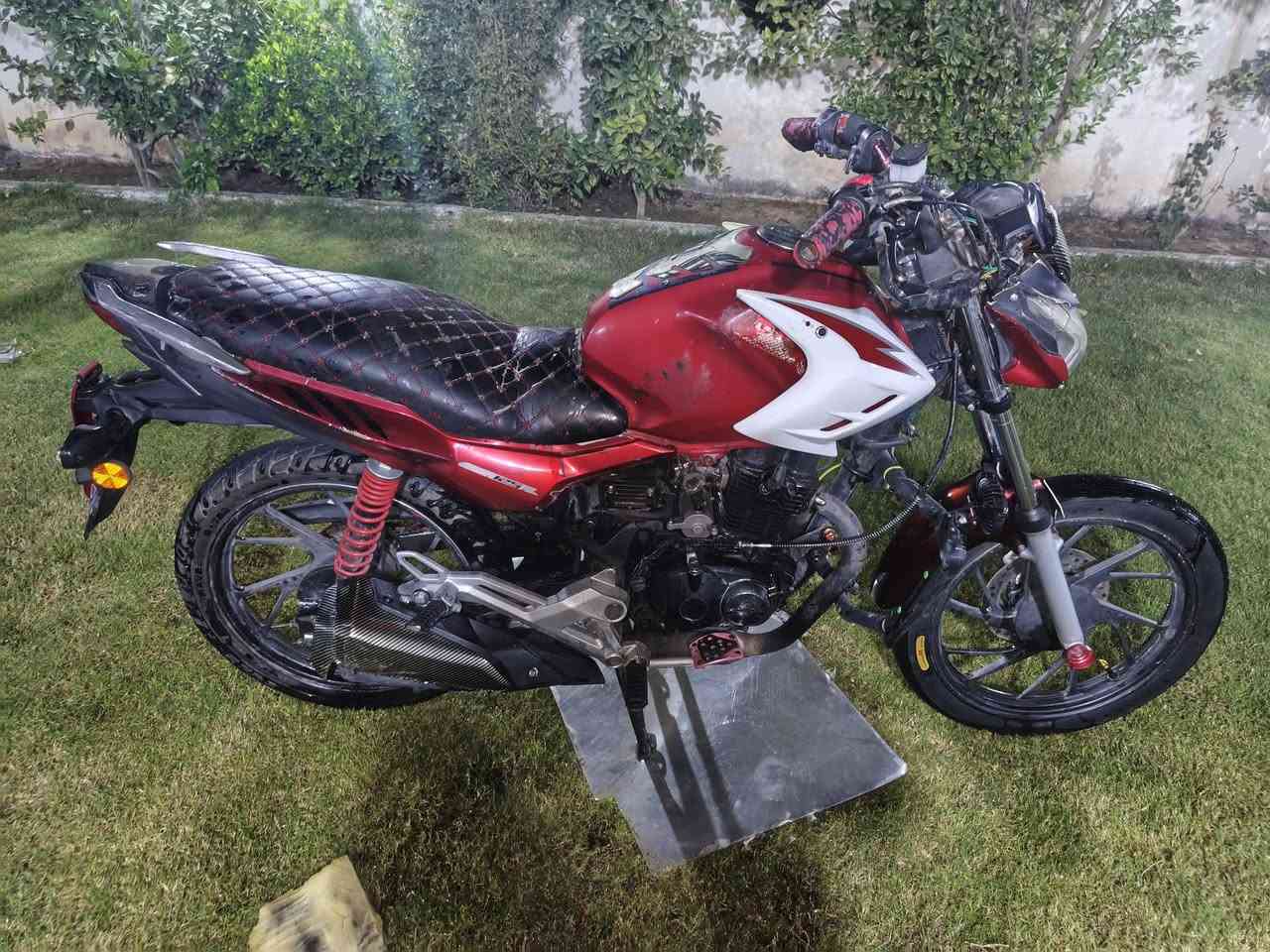هونده ليفان مرقمه سنويه مستلم بس الوحات بعد كير محرك مكفول نوزل مو كابريته ياباني اصلي السعر 725  مكان الفلوجه  ***********
