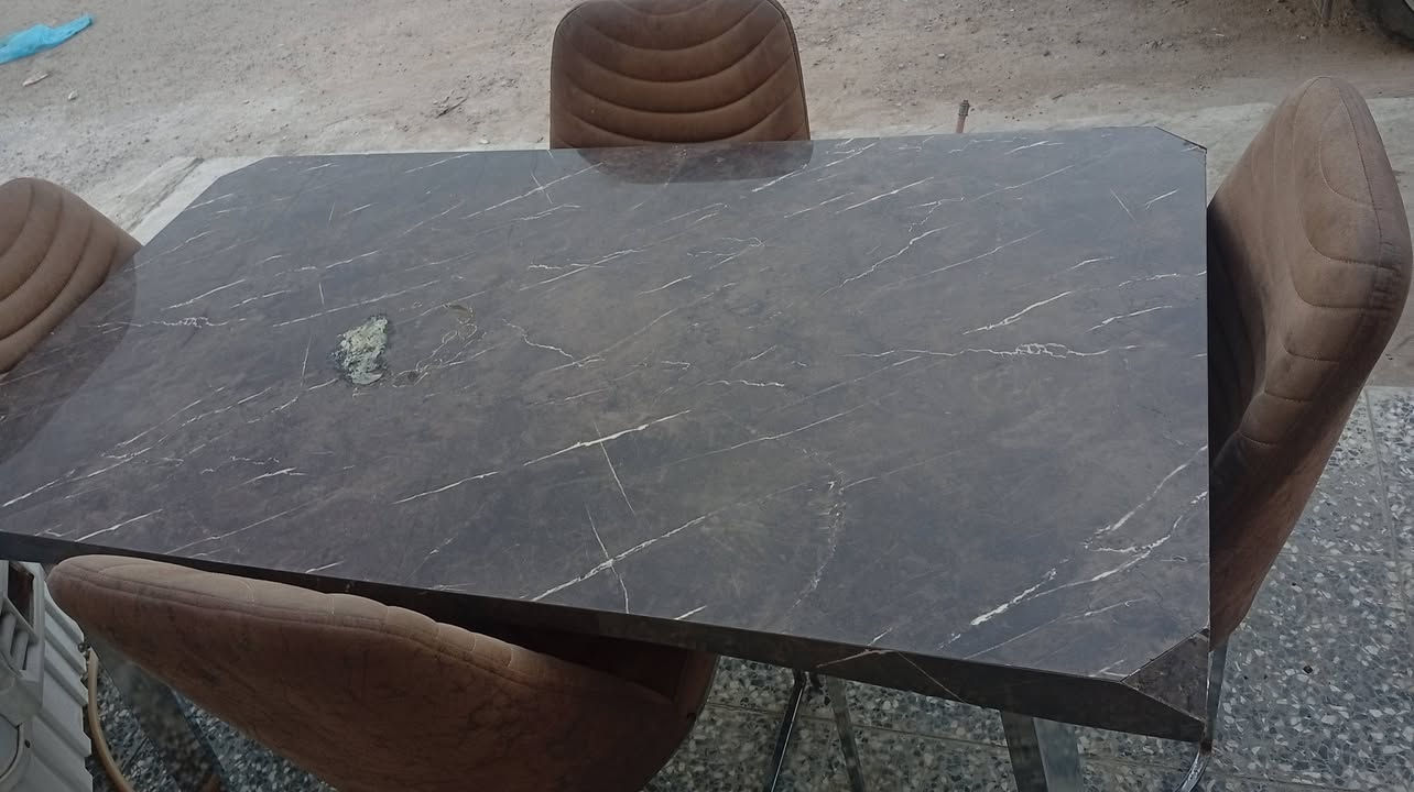 والسلام عليكم ميز طعام اخو الجديد تجي و تشوفه بس الكامره تعبانه بس محترك
اشتريته 350
 بفحمه 200وبي مجال رقم الموبايل ***********عنون الحسينيه الراشدية
