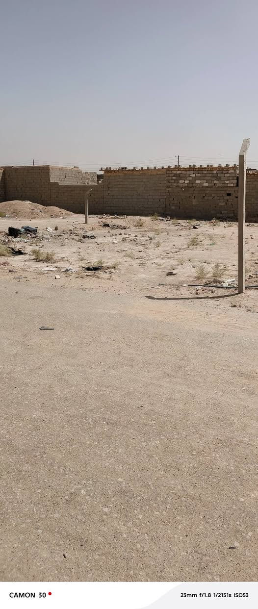 سلام علايكم 
قطعه للبيع عمود ١٣٤
٢٠٠متر
كامله الخدمات ماء كهرباء شارع
بل زراعي 
تبعد عن الشارع العام كيلو ونص
السعر ٤او ربع 
***********
