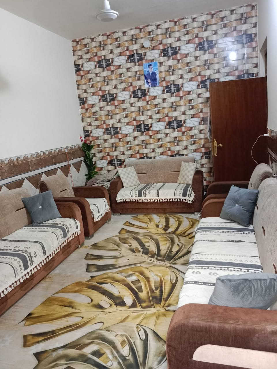 سلام عليكم بيت مساحه 100م طابو زراعي سند 25 بناء طابوق قاط ونص بناء حديث حي الحسين الجديد دوانم ابو حوراء السعر 70 وبيه مجال قليل ***********
