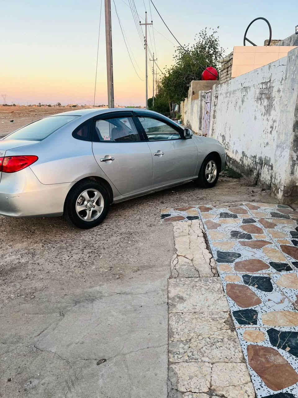 سلام عليكم سياره النتره ادوات متومه موديل ١١  جاهزه حاديه تخم تاير تبريد ثلج مكان سياره ميسان السعر ٣٧ وبيه مجال ***********
