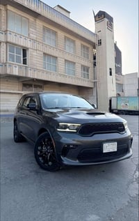 5.7 هيمي • جلد احمر • دفع رباعي