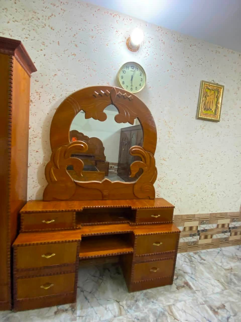 السلام عليكم
يوجد غرفة نوم  6 قطع.  داخل خارج صاج عراقي حطاطه 

غرفه كلش نظيفه 95‎%‎ نظافتها 

موجوده في القائم الكرابله تكدر تجي تشوفها 

***********واتساب 

سعرها :مليون بيها مجال بسيط
