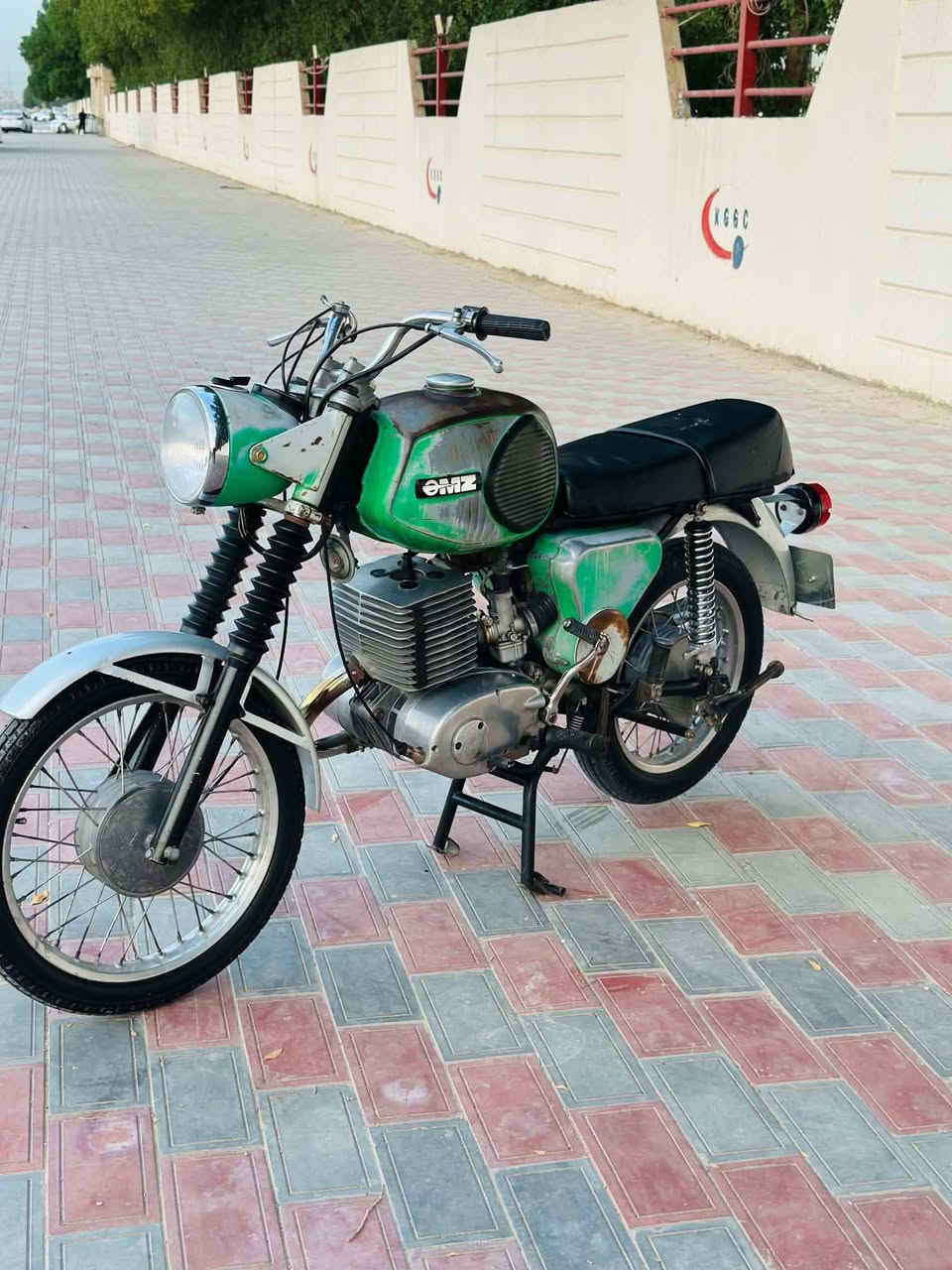 السعر 3ملايين وربع وبيه مجال
*********** 
امزت مديل 1981دراجه كلش نضيفه وحلوه كله ألماني بس كابريتر ودبل خلفي امبدل رقم وسنويه بسمي تحويل مباشر بيه لحيم بل خشم    كصه سايس ثنين دراجه كلش نضيفه مكاني كربلاء الحولي
