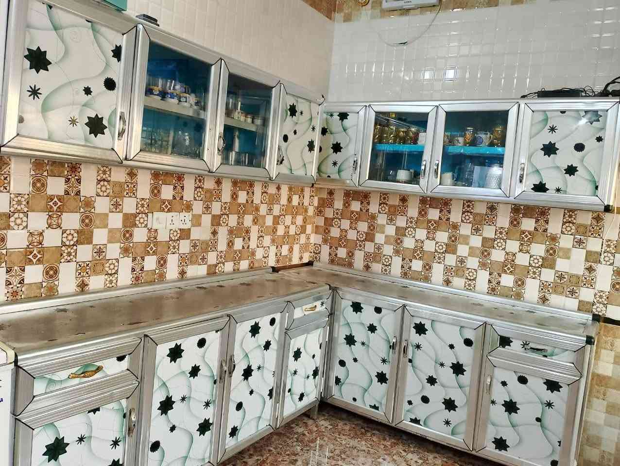 السلام عليكم كاونتر حطاطه 6 مترات والسنك متر ونص نظيف للبيع للاستفسار
والتوصل *********** واتساب
