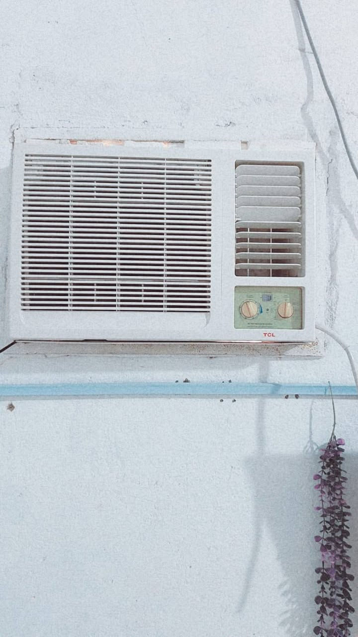 شاشة ٣٢ • مستعمل سنتين • شاشة معكوسة