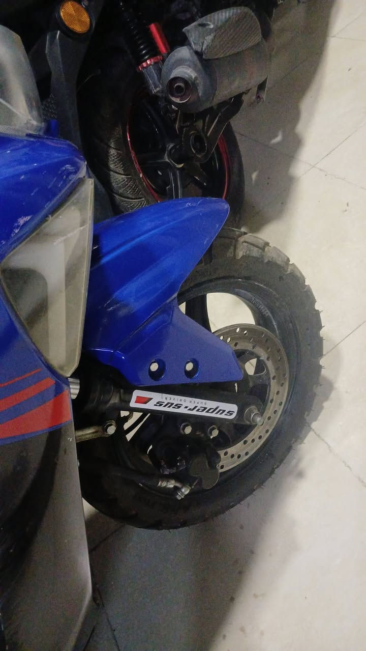 يا الله 
*للبيع دراجة Ghost 150cc موديل 2024*
وموديل 2023*
والأزرق 
- اللون: اخضر مميز (حبري)
- نضافة 95% مثل ما موضح بالصور
- مكينة وكير و كهربائيات شرط
- بريكات دبل دسك قدام وورا
- لايتات زنون و اشاير شغالة
- ويل احمر سبورتي
- مشتغلتها قليلة ونظيفة
- بيها حمالة جنطة خلفية
- يدات و بريكات سبورتي تعديل
الدراجة جاهزة ما ناقصها شي، 
*المكان: الحلة 
للاستفسار خاص.
او اتصال ***********
