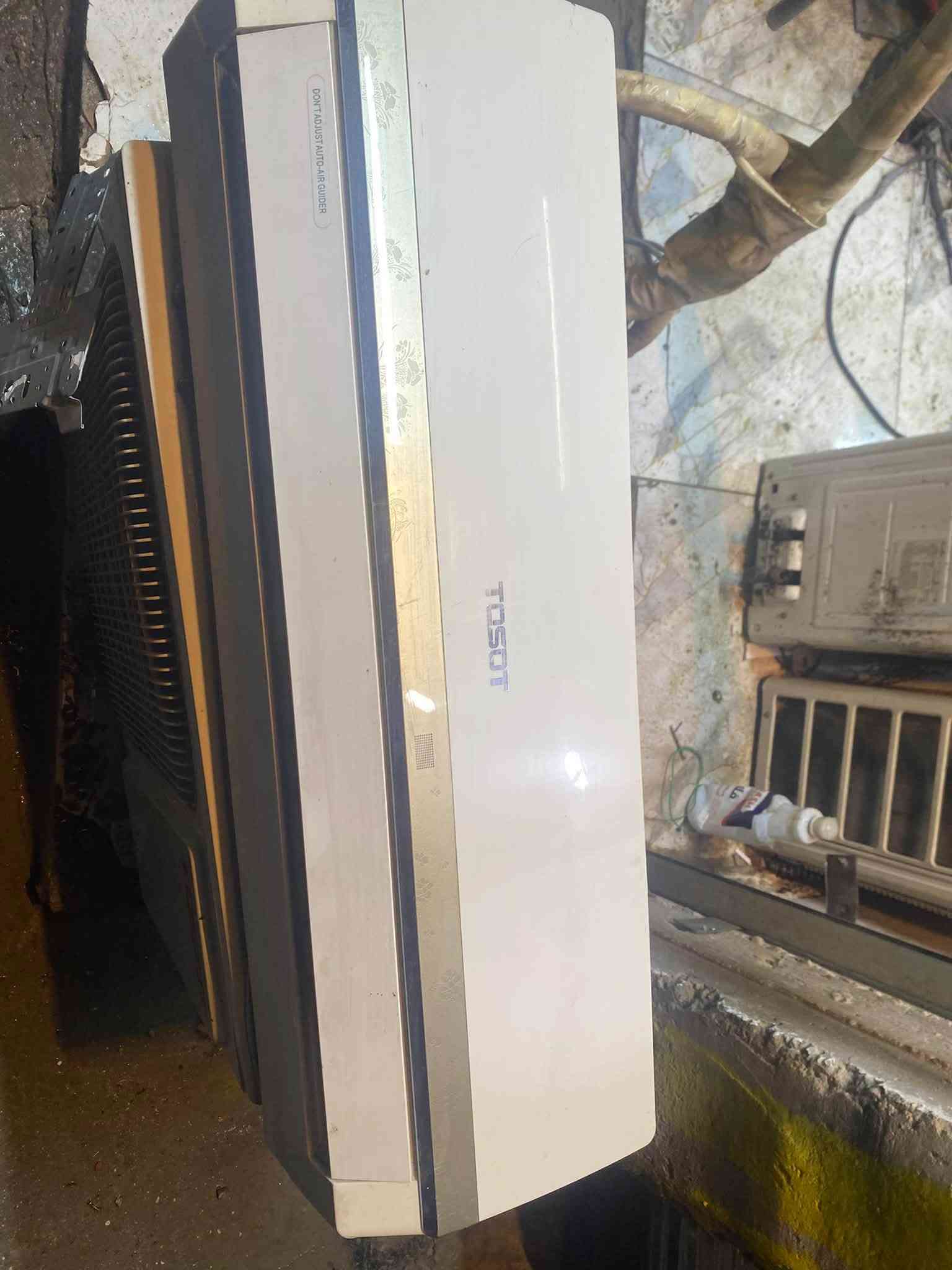 سبلت واحد طن توسوت بلادي نضيف جدآ الغاز R22 مكان  النجف البراكيه رقم الهاتف ***********
