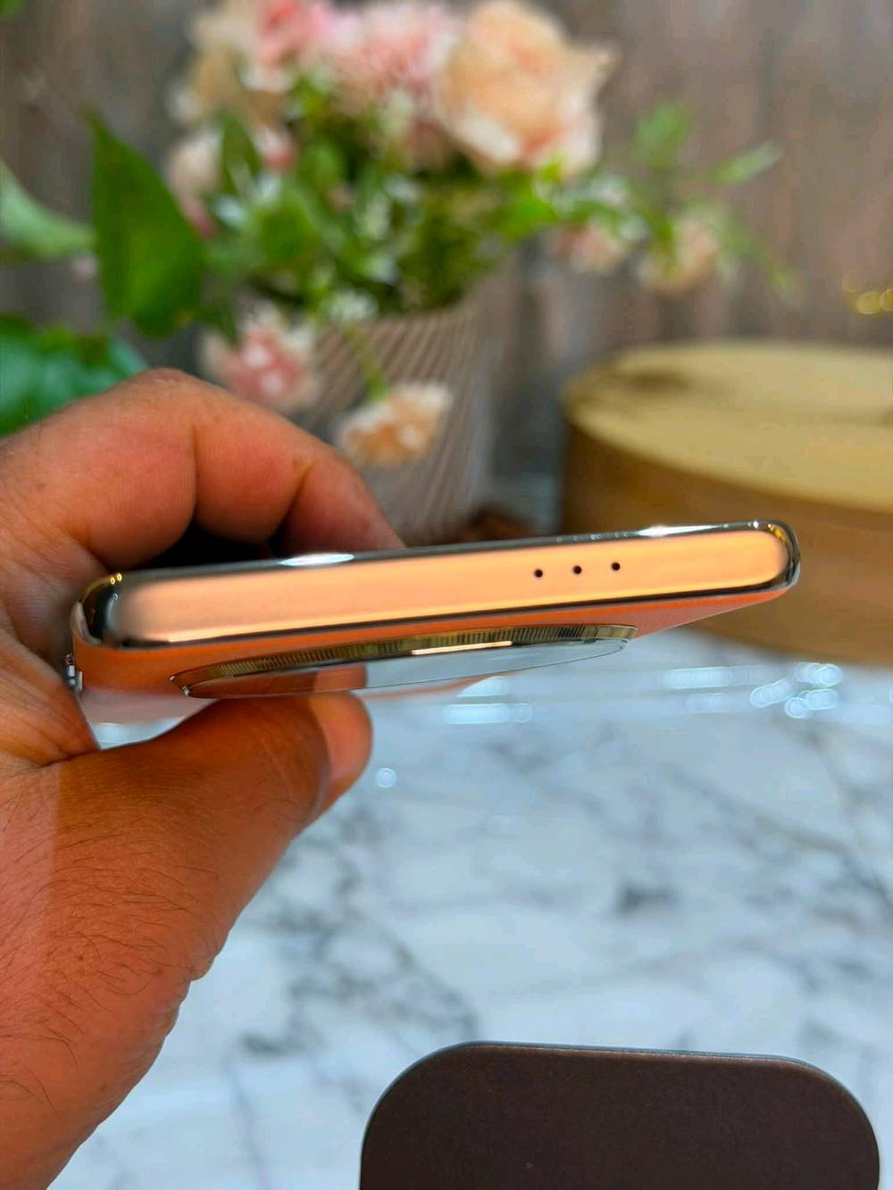 📱 HONOR X9c
• رام 12GB
• ذاكرة 256GB
• كاميرا 108MP مع OIS 📸
• شاشة AMOLED بحجم 6.78 إنش ✨
• معدل تحديث 120Hz ⚡
• معالج Snapdragon 6 Gen 1
• بطارية 6600mAh 🔋
• شحن سريع 66W ⚡
• نظافة 95% ✨
• كامل الملحقات 💢💯

• مكاني الدورة ابو دشير 💬💯

💰 السعر: 375 ألف وبي مجال بسيط ماكوو توصيل 🚫💯

📲 للحجز والتفاصيل واتساب: *********** واتساب متواجد؟