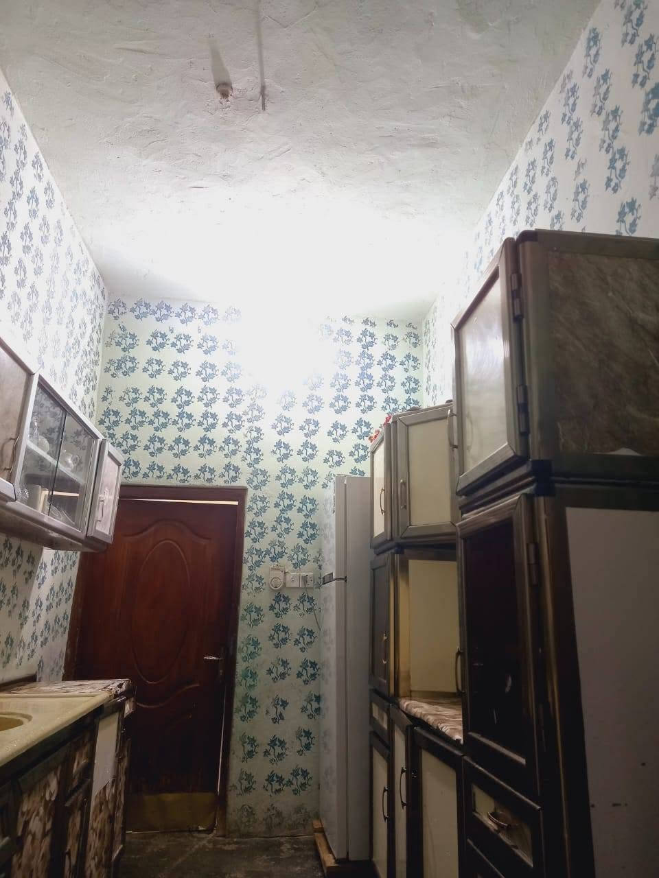 سلام عليكم بيت للبيع
الموقع حي الوحده 
المساحه 150 
بيت قطعه ومقاطع 
اي استفسار على أرقام  ***********
***********
