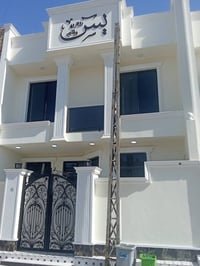 السياسين • ١٣٠م • دار سكن