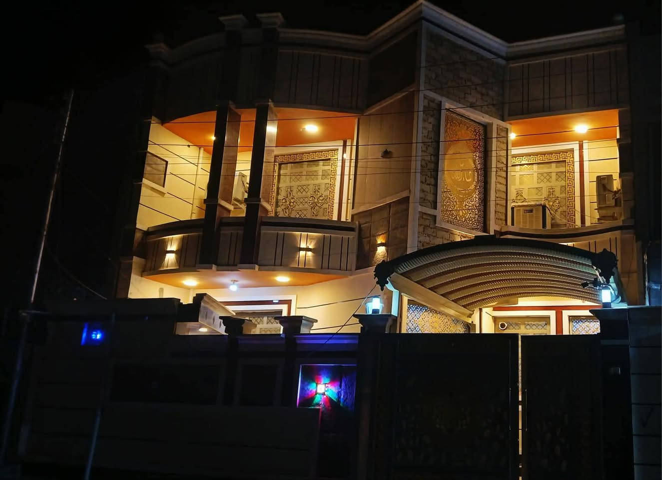 🏠 دار طابو صرف للبيع – الرمادي 
📐 المساحة: 200 متر
📏 الواجهة: 10 متر × نزال 20 متر
📍 الموقع: الرمادي، تبعد حوالي 5 كيلو، شارع 10 وقريبة من شارع 100
🏗️ البناء: فول درجة أولى، بناء سنة 2024
📜 السند: سند طابو
💧 الخدمات: صرف خدمي
📍 قرب: أركان طرموز

🛋️ الدار تُباع مع الأثاث بالكامل وتشمل:

- 6 سبالت
- 3 سبالت طنّين ونصف
- 3 سبالت 3 طن
- برادات
- قنفات
- غرفة نوم صاج جديدة
- كاونترات جديدة
- الأثاث بالكامل
- بيت فول وبمواصفات ممتازة

💰 السعر: 185 مليون قابل للتفاوض البسيط

📞 للاستفسار اكثر مراسله الصفحة او والتواصل مع صاحب الدار مباشرة 👇 
***********
