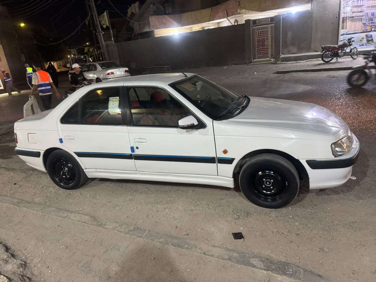 بيجو  بارص٢٠١٣بيهه بس بنيد تبريد شغال حداديه جديده مكينه لا تبخير ولا تنقيص سنويه منتهيه ماعليهه غرامات 
السعر٣٦ وبيهه مجال
للاستفسار ***********
