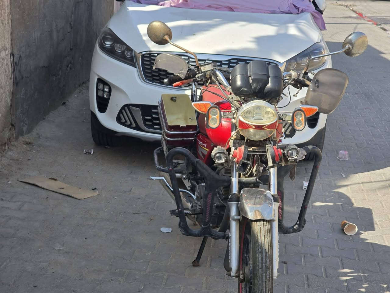 دراجة سونلك المكينه ما مفتوحة المحرك 200 مرقم مداور  باسمك كبل مكفول العنوان الرميثة للتواصل او الواتساب ***********
