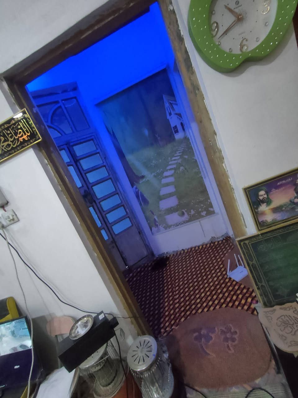 السلام عليكم والرحمة
بيت نص قطعة طابو ملك صرف في منطقة ياسين خريبط الرباط الكبير للبيع
مساحة القطعة 120
واجها 9 نزال 13
بناء سنة 2014 طابوق
طابق واحد
غرفة واحد
تواليت داخلي وخارجي
حمام
مطبخ
هول واستقبال
الهول والأستقبال سقف ثانوي
الوارش ثرمستون
البيتونه سندويج بنل
الأرضية غير مطبقة كاشي عله الصبابة من داخل لبخ وبياض الحيطان فقط غير السقف على الكونكريت
الخارج غير ملبوخ على الطابوق
السعر: 250 وبي مجال بسيط للشراي
التواصل: *********** واتساب فقط
