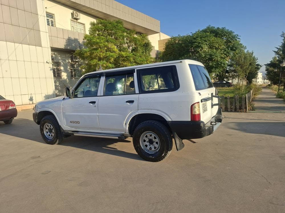 نیسان پاترۆڵ ٢٠٠٢ 
غاز و بەنزین سەنەوی هەولێر بەسەر چووە خاوەن سەنەوی لە سلێمانیە 
یەک پارچەی بۆیاخە 
تەبرید و گەرمی و گێڕو مەکینەو دەبڵ ئەکسل بەشەرت 
شاشە ئایپاد و تایەی لۆک و پاتری لۆکی لەسەرە 
هیچ کێشەیەکی نیە و زۆر توندو تۆڵە 
نرخی ٩٨ وەرەقەو کەمێک مامەڵە 
لە سلێمانیم 
ژمارە ***********
*********** السليمانية, العراق

