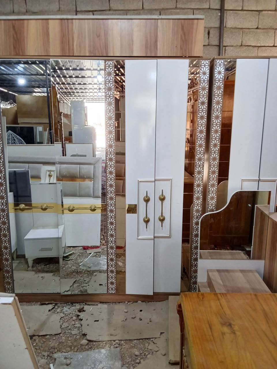 لبيع وشراء الاثاث المستعمل ولجديد ومراوس نشتري كافه الاثاث المنزلي ولمكتبي وغرف النوم تركي صاج عراقي العنوان أم العظام طريق السده خلف الصناعه سلوان الموقع الثاني كاطون الرازي للاستفسار هاتف واتس اب ***********

