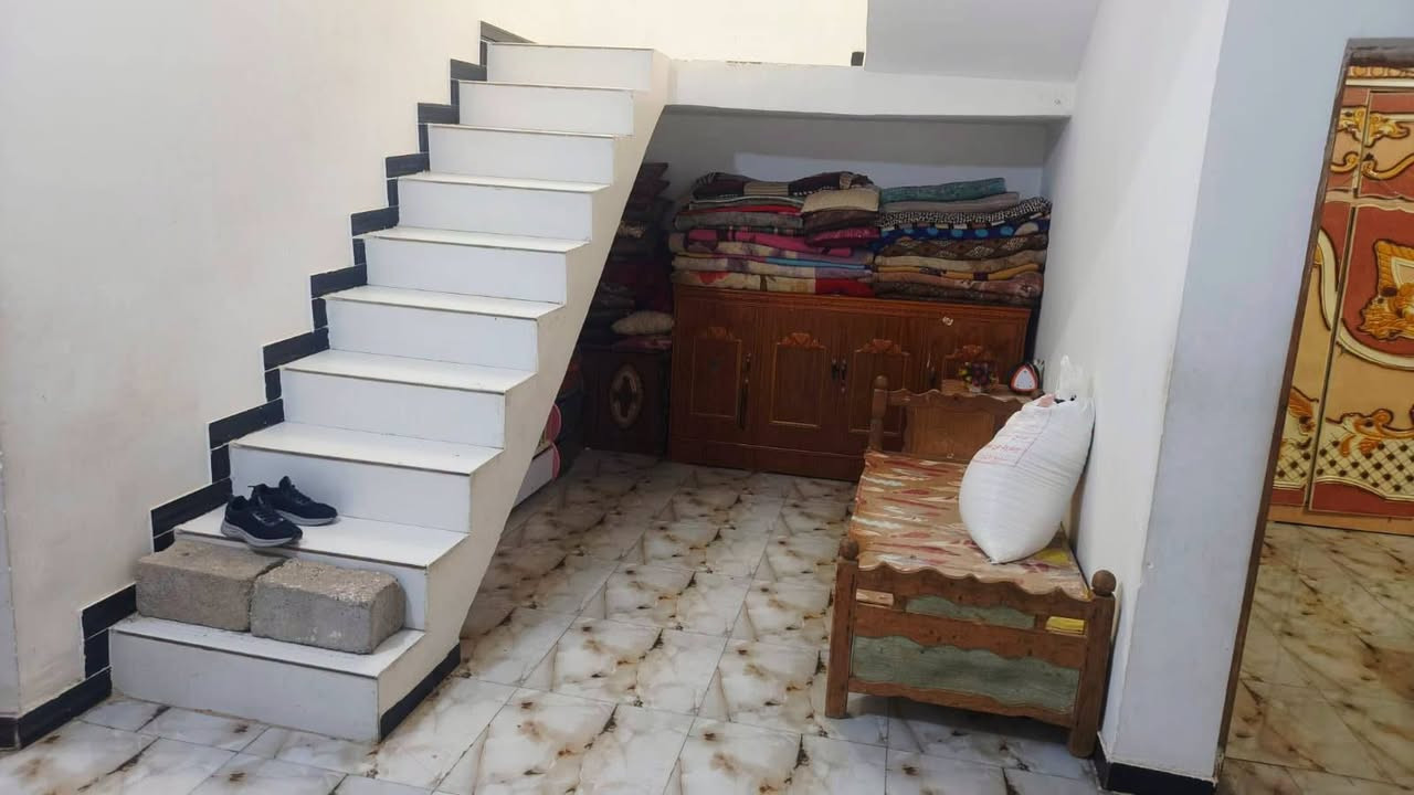 بيت ٢٦٠متر طابقين منطقة ال محينه قرب ابتدائية الامام الباقر
بناء طابوق كونكريت يباع مع الاثاث حصرا
بسعر الكلي ٨٨ يحتوي ٤ غرف صالتين استقبال مطبخ
الاثاث
غرفة أخشاب عدد 2
+سرير نفر واحد +سبالت عدد3 جداري وسبلت عمودي 3 طن جديد +مجمده + ثلاجات عدد 2 + مراوح عدد 5 + طباخ كبير +كاونتر+سنك+
منظومة ماء تحليه+بوفيه+ غساله كبيره+ معرض خشب+بردات عدد 3+تنور غاز + تنور كهربائي+قناني غاز عدد 2 + ديوان كامل + سخانات عدد 2 كبير وصغير+ تانكي كبير حجم 1000+تانكي حجم 500 + ماطور ماء عدد 2 + جزامه + فراشات مثل دواشك وبطاطين وفراش الارضيه ميز شاشه + شاشات عدد 3 + منظومة كاميرات + ميز مجرات بلاستيك+ ديلاب حديد
واتساب *********** علي عبدالكاظم
