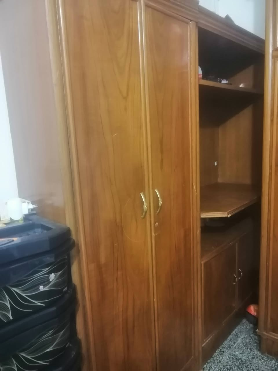غرفة اخشاب للبيع ٦ باب داخل خارج صاج ملحق للاتصال اول المراسلة ***********
