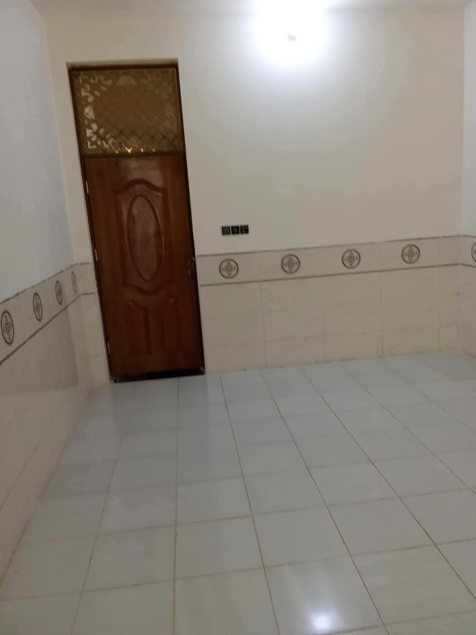 (( عرض بيت للبيع  بسعر مغري ))
                           🌹🌹  تم تنزيل السعر 🌹🌹
للبيع دار بناء حديث فول طابو زراعي سند 25 مساحه 150متر طابق واحد غرفه وصاله ومطبخ وكليدور مجمع صحيات داخليه وخارجية ومناور عدد 2 وكراج وحديقه عرض الشارع 9متر العنوان مدخل سيد علي بجهه زوير 
❤️❤️❤️السعر  ٨٢ مليون قابل للتفاوض ❤️❤️***********
***********
