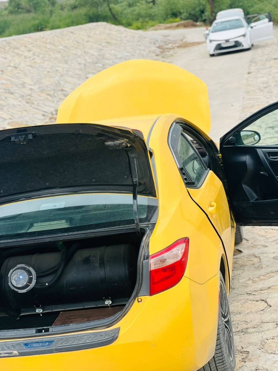 سلام عليكم كورلا موديل 2019 لون تكسي رقم  قديم بغداد شرط التحويل نقابه صفر  موصفات SE رادار حجر صالنصه تحكمات ستيرن تثبيت سرعه شفتات ستيرن شاشه جبيره كامره لايت زنون ابيض كشانه جلد صدر تخم تاير كله جديد كير محرك شرط سياره ماشيه 105 سياره كلين بمعنه الكلمه بيه بار شبرر و4 اصابع بل جامرلق السعر 157 وبيه مجال بسيط عنوان السياره كركوك عمل الشعبي ***********
