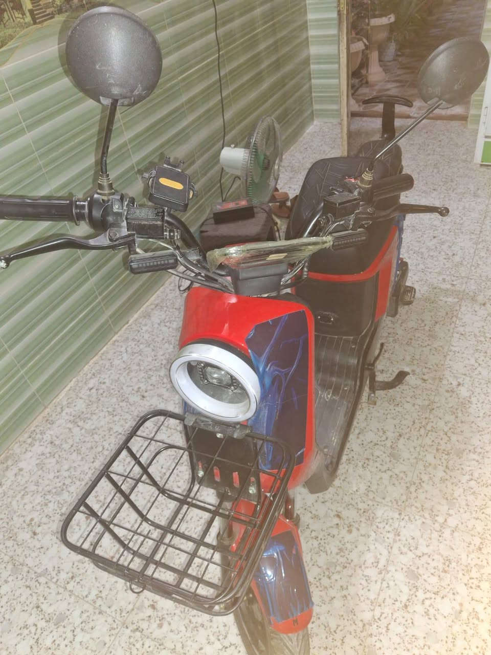 ماطور شحن R9 نظيف مثل مابالصور موديل 24 تايرات جدد كهربائيات مالات الشركه فقط (بطاريات هابطه) 
سعره 350 وبي مجال للاستفسار ***********
