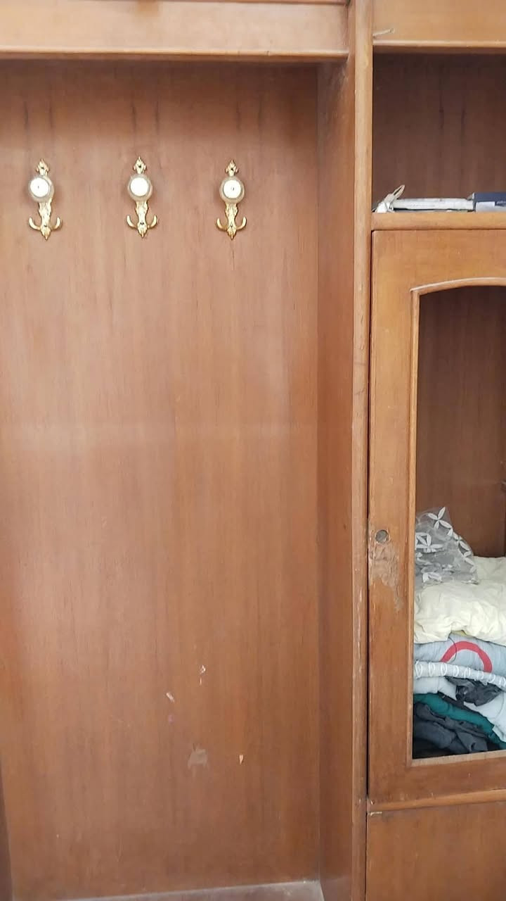 سلام عليكم غراض للبيع بسعر مناسب مستجعل عل بيع ***********
