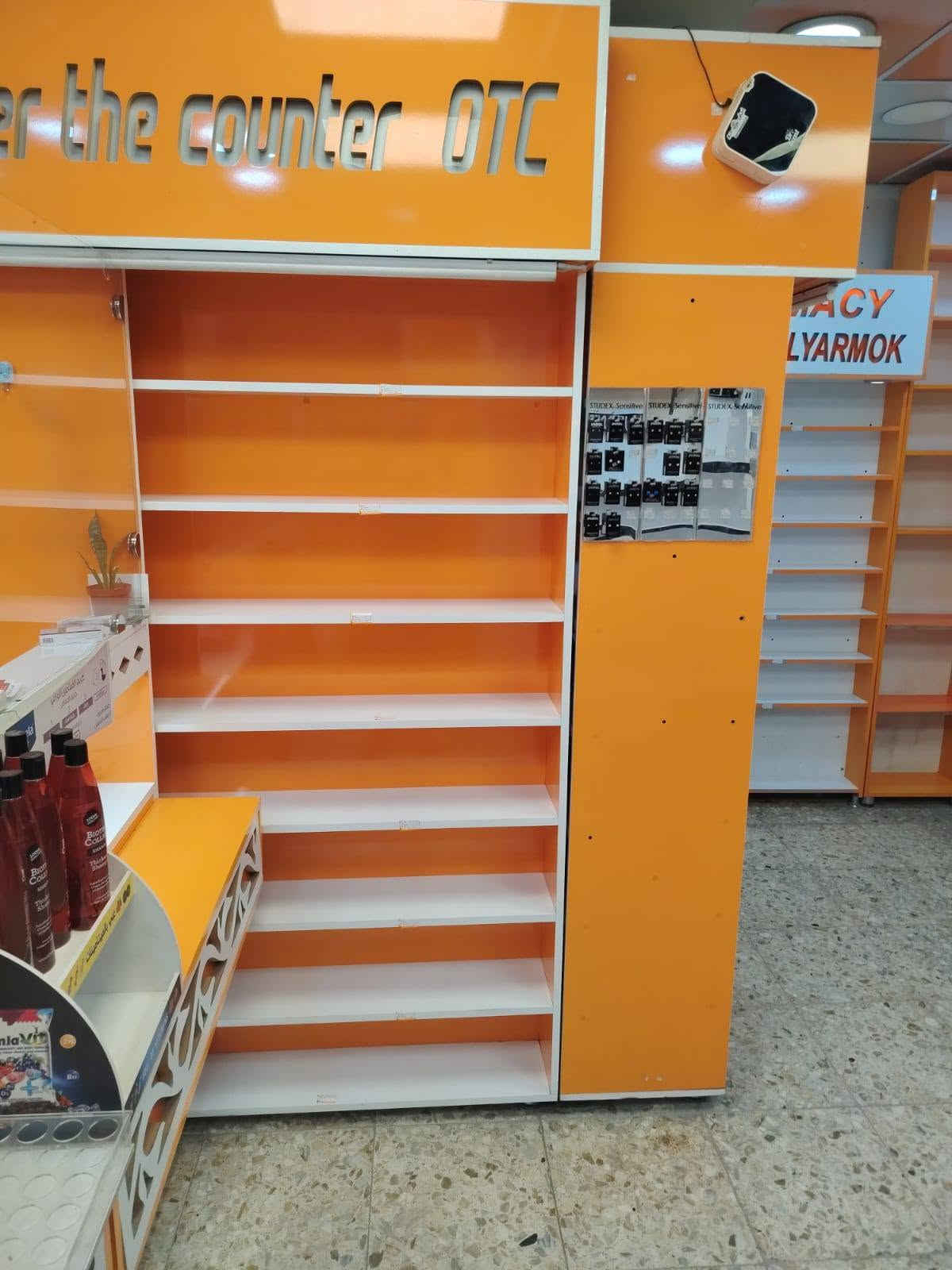 السلام عليكم
فاترينات للبيع مثل ما واضحات بالصور نظيفات كلش 
بغداد حي الجهاد قرية المكاسب 
***********
