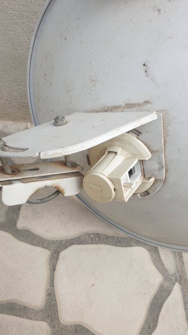 ٥٥ الف مع توصيل مکانی دهوک

نص مكتوب في الصور:
- Certificate error 192.168.1.20/index.cgi PowerBeam M5 MAIN WIRELESS NETWORK ADVANCED SERVICES Status Device Model: PowerBeam M5 400 Device Name: PowerBeam M5 400 Network Mode: Bridge Wireless Mode: Disabled SSID: - Security: - Version: v6.2.0 (XW) Uptime: 00:01:27 Date: 2019-07-03 11:18:20 Channel/Frequency: - / - Channel Width: - Distance: - TX/RX Chains: 2X2 TX Power: - Antenna: 400 - 25 dBi WLAN0 MAC: 24:5A:4C:32:40:99 LAN0 MAC: 24:5A:4C:33:40:99 LAN0: 100Mbps-Full Monitor Throughput | AP Information | Interfaces | ARP Table | Bridge Table | LAN0 RX: 1.23kbps TX: 1.10kbps