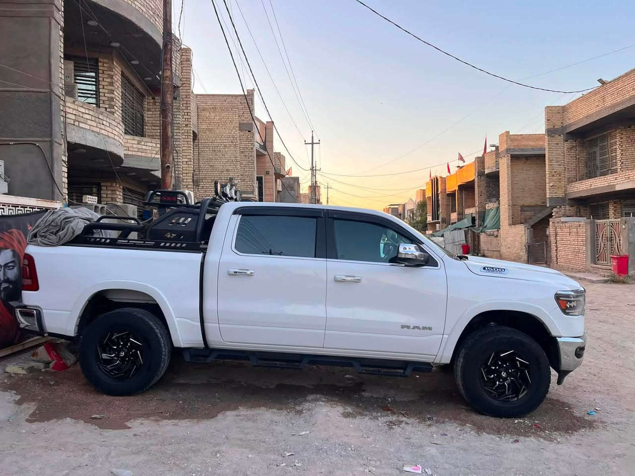 🔥 للبيع دوج رام Limited موديل 2020 – فول أوبشن 🔥
السلام عليكم ورحمة الله وبركاته 🌹

من رخصة الأدمن المحترم، مكلف بنشر السيارة:

🚘 Dodge Ram 2020 – Limited Full Options

✨ المواصفات:

• محرك 8 سلندر

• 4×4 فور ويل

• ماشية 70 ألف كم فقط

• سلايد روف

• بصمة + تشغيل عن بُعد

• رادار أمامي وخلفي

• رادار جانبي + نظام النقطة العمياء

• محجر

• غطاء بدي

• دوسة

• بلاجكتورات

🔧 حالة السيارة:

السيارة متعوب عليها ومصروف عليها، وحالتها ممتازة.

حادثها فقط جاملغ وبنيد، وما بيها مصرف أبد 

📄 رقم أربيل – تحويل ثاني يوم

📍 المكان: بغداد – الكرخ

📞 للاستفسار والتواصل مع صاحب السيارة:

💰 السعر المطلوب: 285

***********

🔥 السيارة تستاهل المعاينة للجادين، والله يرزق الجميع.
